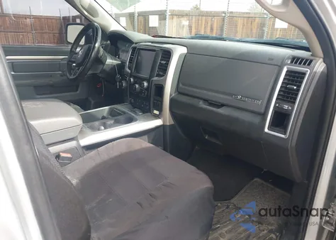 2016 Ram 1500 Big Horn z USA, uszkodzony, nr VIN 1C6RR7TM8GS211392